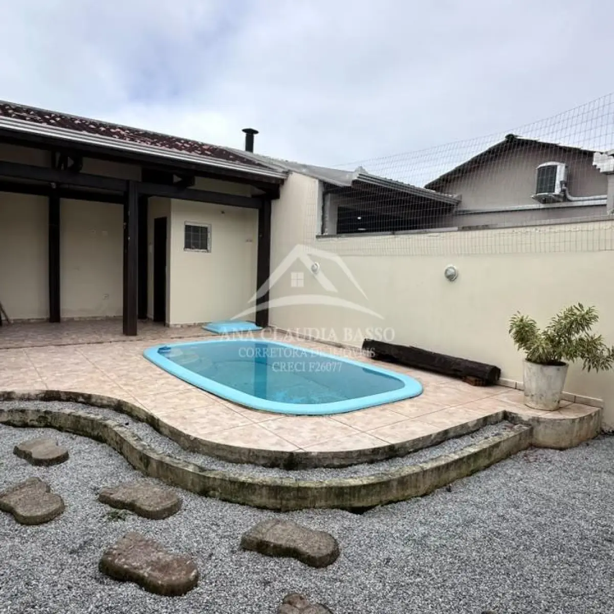 Casa com piscina Santa Terezinha